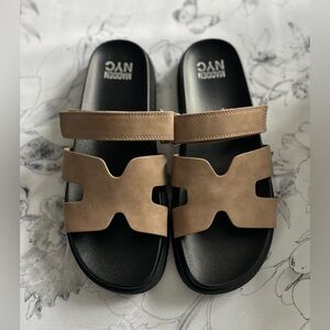 MADDEN NYC Women’s Footbed Sandals Tan With Velcro Straps Size 9 1/2
